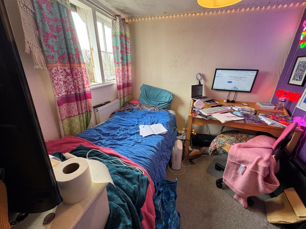 Lot: 46 - PERIOD COMMERCIAL AND RESIDENTIAL HIGH STREET INVESTMENT - Maisonette - bedroom 3 - second floor